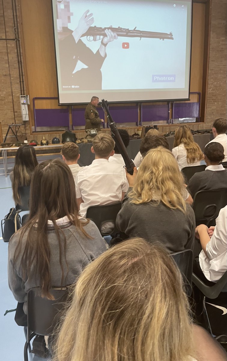 Today Year 10 had a visit from @FrontlineLH about warfare and medicine in World War One as part of their GCSE History course. Students got to handle a wide variety of artefacts and learn about the experience of soldiers during World War One.