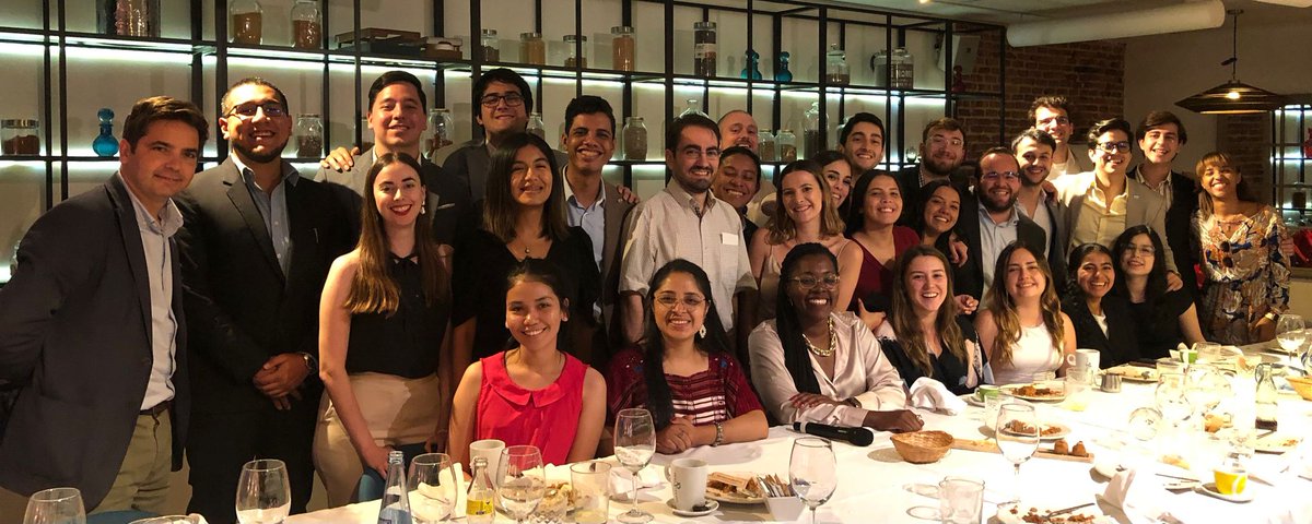 Red_Carolina's tweet photo. 📷 Almuerzo coloquio con la Red Iberoamericana de Jóvenes Líderes @Red_de_Lideres 

#JLI2023 #FundaciónCarolina @SantanderUni https://t.co/lOxVitvtmk