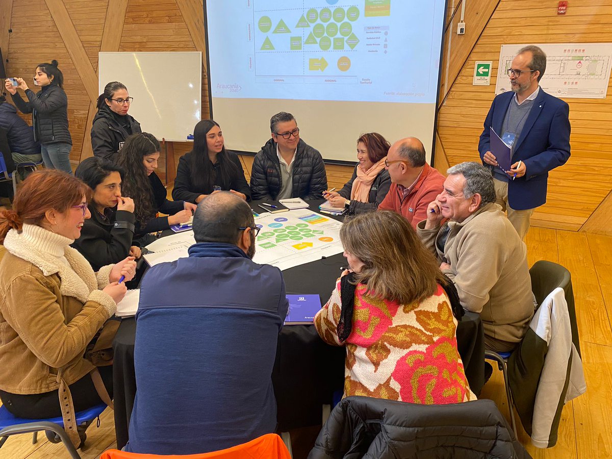 🔙 La pasada semana, nuestro CEO y director general, <a href="/jesusdelacorte/">Jesus De La Corte</a> y <a href="/Juliotroncoso/">Julio Troncoso Figueroa</a>, director país, estuvieron presentes en el <a href="/pabellon_arau/">Pabellón Araucanía</a> para contribuir al proceso de actualización de la #ERD. 

😊Muy felices de aportar nuestro granito de arena.

#Araucanía2040 #M&amp;R