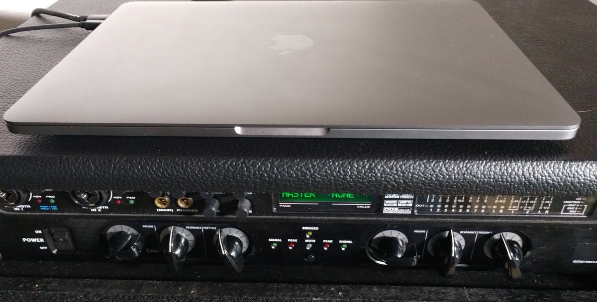 bluecataudio's tweet image. How To Run a MacBook in Clamshell Mode on Stage?
#clamshell #macbook #music #stage 

bluecataudio.com/Blog/tip-of-th…