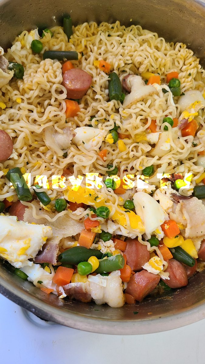 #soup #noodlesoup #ramen #maruchan #eggs #poachedeggs #hotdog #turkeydog #maryrosetv #bacon #smokedbacon #mixedveggies #mixedvegetables #vegetables #frozenvegetables #stringbeans #peas #carrots #corn