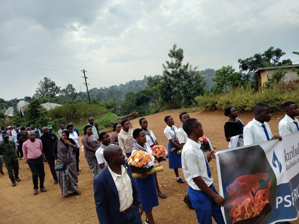 SectorNkanka's tweet photo. #Kwibuka29: V/Mayor Asoc @AnnemarieDukuz2,Ibuka n'Inzego z’Umutekano @RusiziDistrict, bifatanyije n'urugaga rw'abikorera mu Karere ka Rusizi #PSF mu kwibuka abazize Jenoside yakorewe Abatutsi 1994, igikorwa cyabereye ku rwibutso rw'umurenge wa #Nkanka @DrKibiriga @RwandaWest https://t.co/NRfviVX4ch
