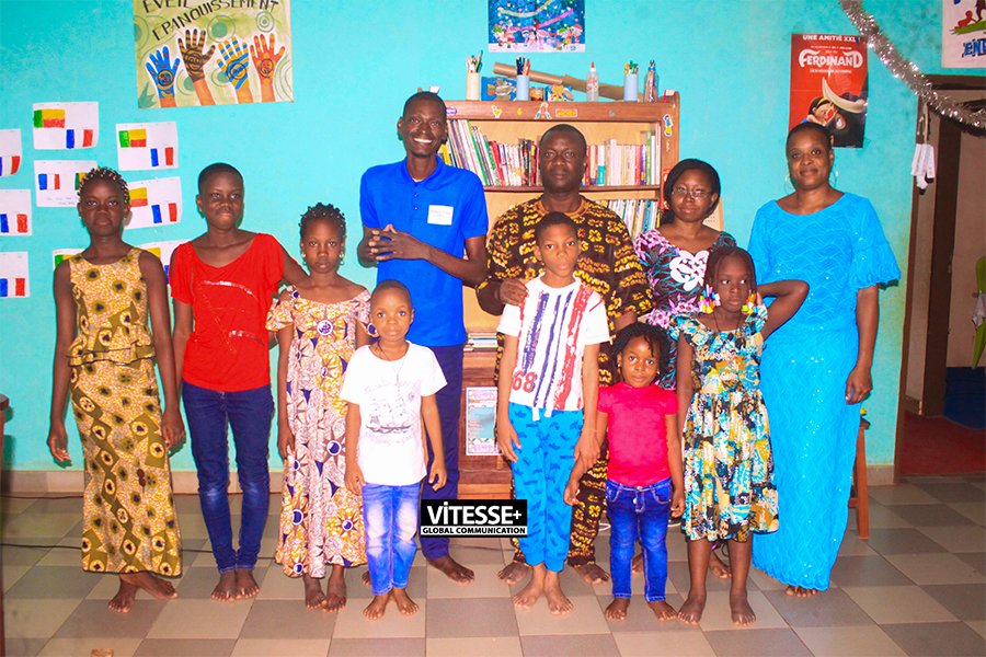 ESPPage's tweet photo. [LANCEMENT] 
Les Enfants furent émerveillés. 
Vous pouvez toujours inscrire vos Enfants.
Rejoignez-nous ! 
Inscription et renseignements : (00229) 62 61 25 53.
Merci pour la confiance ! 
#EnglishSummerProgram 
#SantaOil 
#TresorAdo
#VitessePlus
#Education
#Benin https://t.co/HREcbrX00P