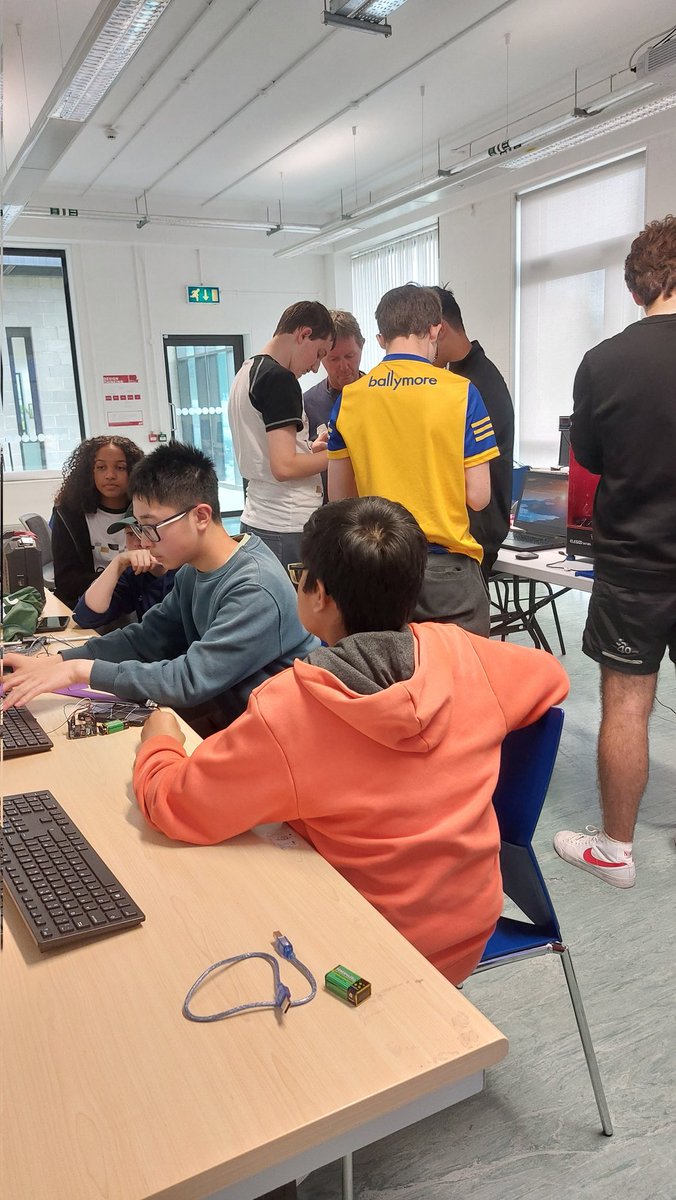 SamOSullivan_'s tweet image. Day 2 and 3 of #Code4Fun in @TUS_Athlone_
Brainstorming and coding sessions begin!!
Using #Arduino, #Microbit and #3dPrinting. Let's go!!