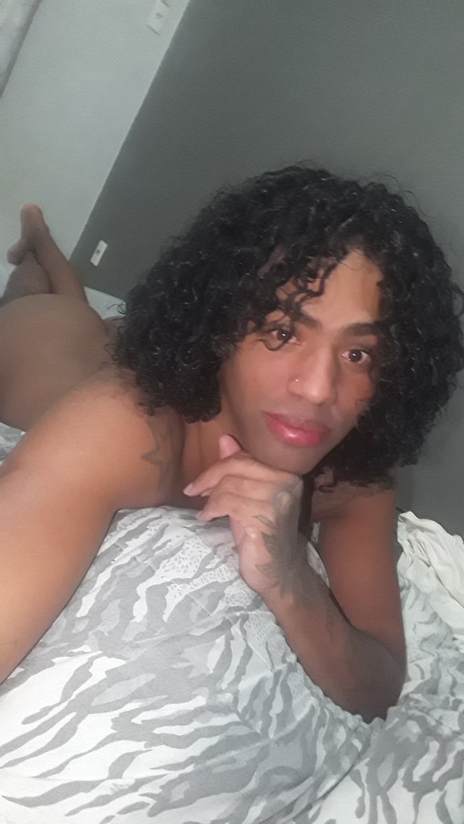 AleeBeijoo's tweet photo. Não se sinta sozinho, o mundo está melhor do que era antes. Ainda é difícil, mas você está cercado de gente lutando contigo. Não desista de ser você só porque o mundo ainda não é bom o suficiente para todo o seu brilho !! 

GLORIA GROOVE https://t.co/2q3YX7fl4B