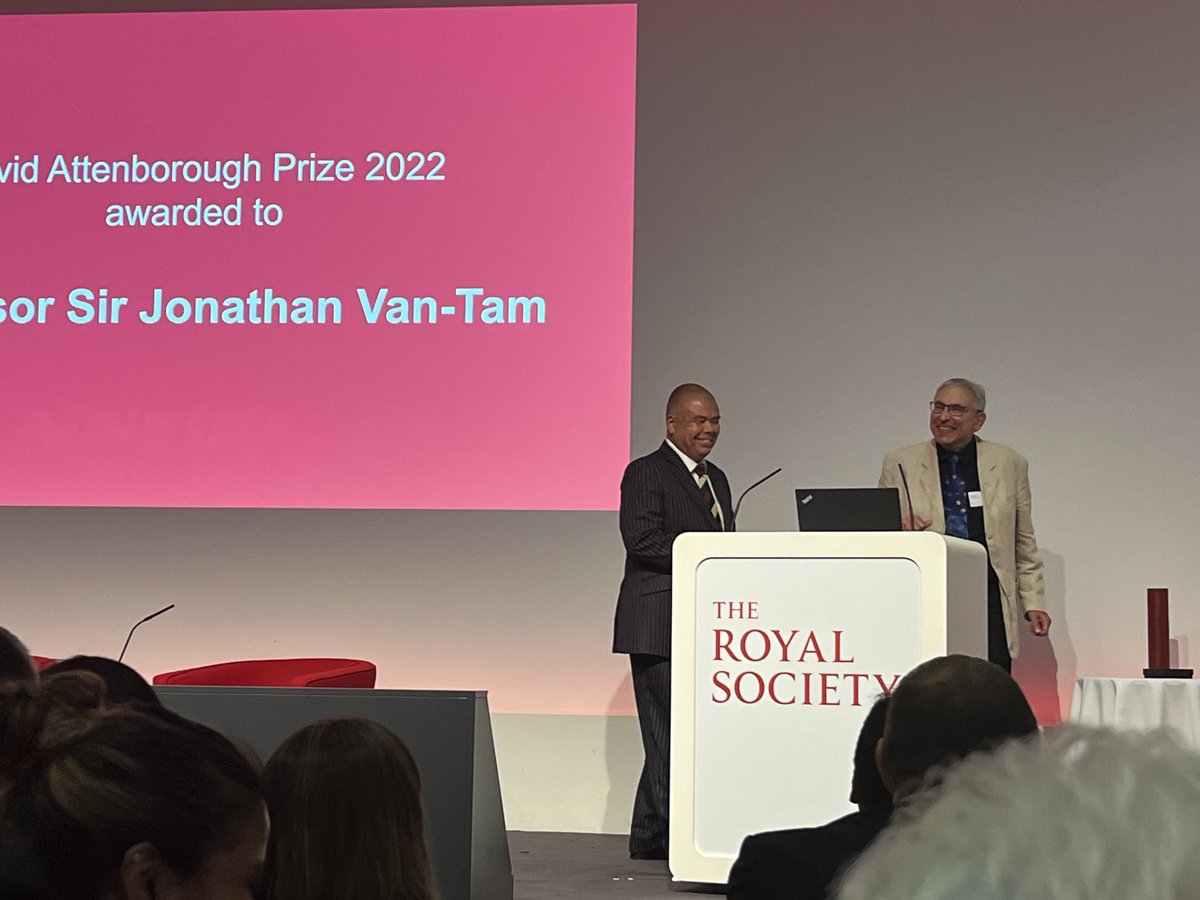 It was a privilege to hear Prof Sir Jonathan Van Tam from ⁦@UniofNottingham⁩ deliver the David Attenborough lecture ⁦@royalsociety⁩ last night. Congratulations on the award JVT!