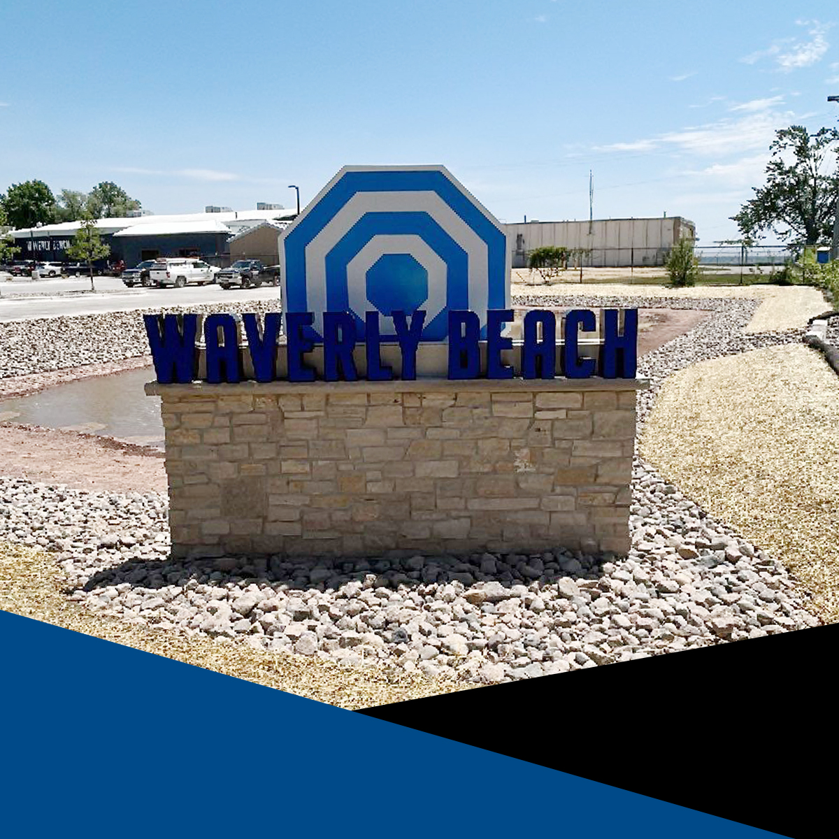 ReinholdSigns's tweet photo. It's summertime in Wisconsin and we recommend you make plans to relax on the shores of Lake Winnebago. Stop by beautiful @WaverlyBeach1 for food, drinks, and a beautiful lakefront experience. 
#monumentsign #waverlybeach https://t.co/SPrJHbEYjO