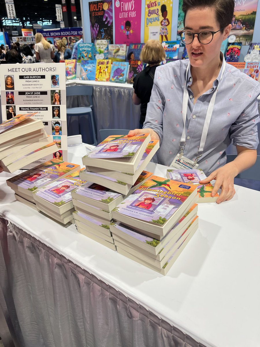 I have a few #HummingbirdSeason ARCs left and I'd like to do a giveaway! So, if you are a librarian or educator who didn't make it to #ALAAC23 this year, tell me your favorite hummingbird fact 👇🏻,and I'll send you an ARC before the end of summer! @bloomsburykids @Alex_Borbolla