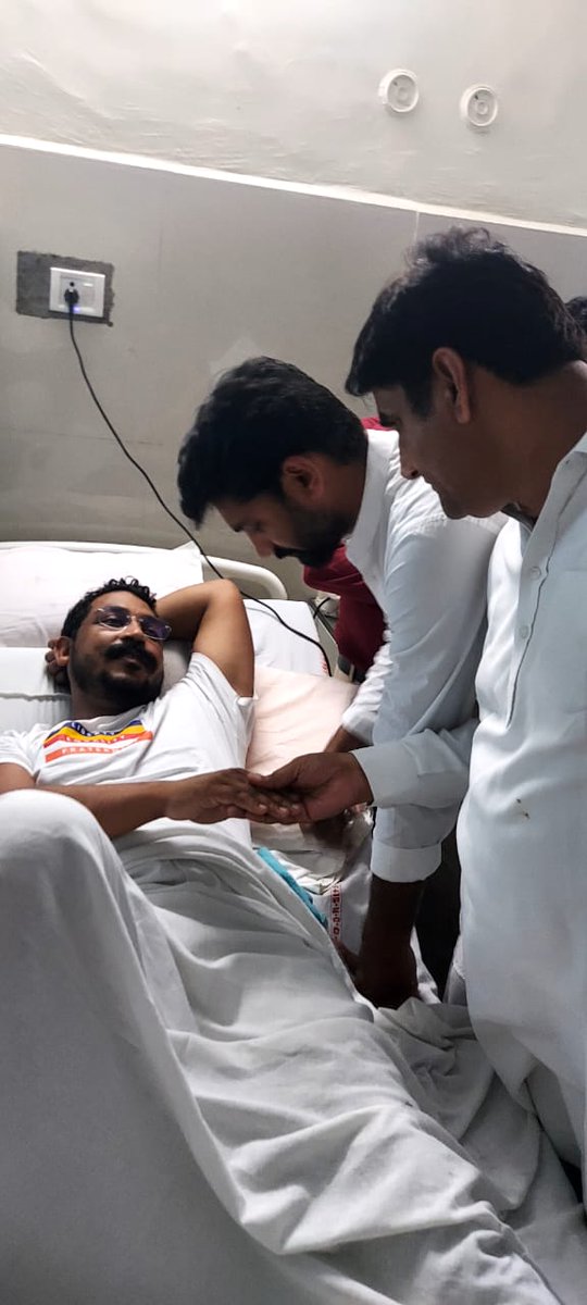 vidit_congress's tweet image. भीम आर्मी के संस्थापक श्री चंद्रशेखर आजाद पर हुए जानलेवा हमला के बाद आज सहारनपुर अस्पताल में श्री @Narwal_inc  राष्ट्रीय सचिव भारतीय राष्ट्रीय कांग्रेस के साथ मुलाक़ात की 
मैं इस घटना की घोर निंदा करता हूँ।
#BheemArmy