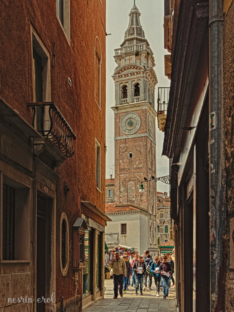 #VeniceItaly #ThePhotoHour #secretvenice #VeniceTalks #italyintheheart #italian_places #streetphotography #landscapes #photographer #architecture