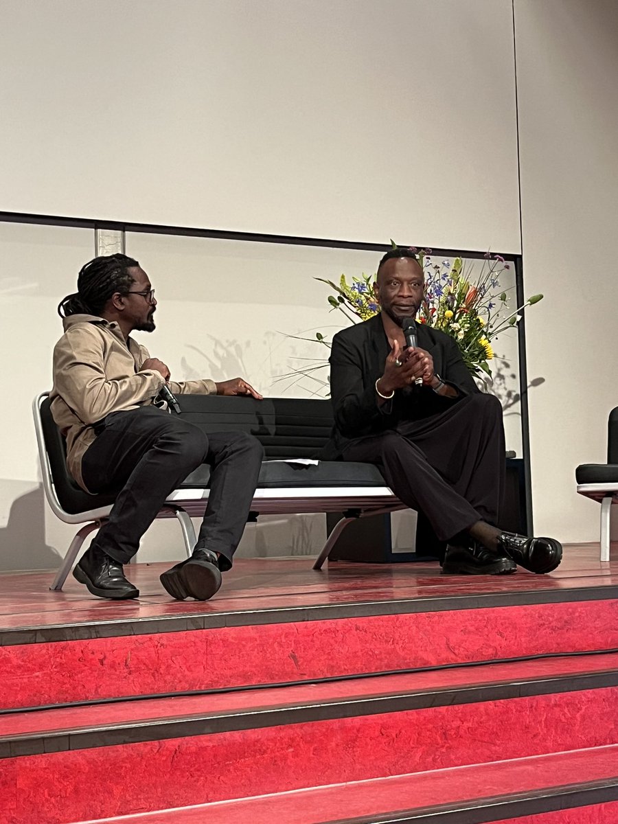 Wereldmuseum Berg en Dal (voorheen Afrika Museum) (@wm_bergendal) on Twitter photo LIVE: <a href="/zubbsbogu/">Azu Nwagbogu</a> over onze nieuwe expo ‘In Schitterend Licht’ #hedendaagsekunst #afrikaansekunst LIVE: <a href="/zubbsbogu/">Azu Nwagbogu</a> over onze nieuwe expo ‘In Schitterend Licht’ #hedendaagsekunst #afrikaansekunst