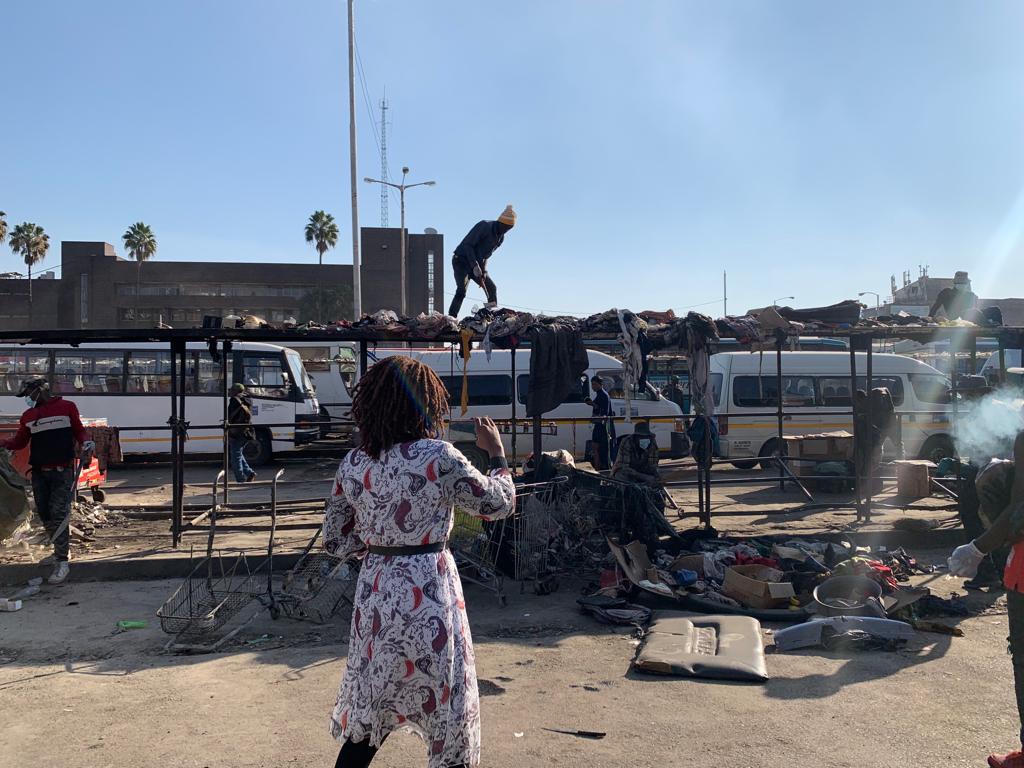 EMAeep's tweet photo. Clean up in Harare CBD, Charge office bus terminus under the Harare Waste Management Blitz. Activities under the operation include removal of waste dumps, litter picking, inspections, awareness roadshows.
#cleancities
#cleanupharare https://t.co/dgDOkyNXkg