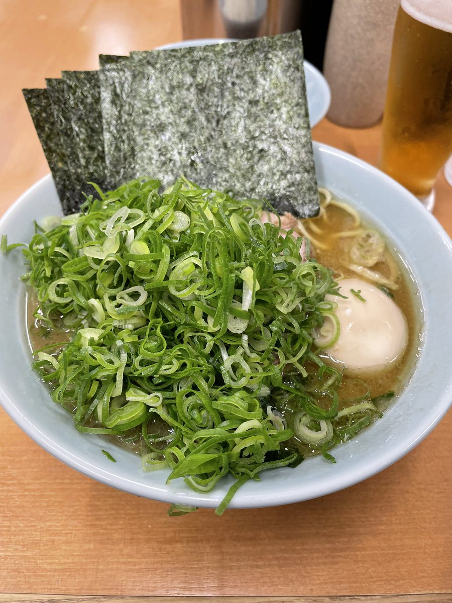 kinsirou1's tweet photo. 北綾瀬
武蔵家

特製ラーメン750円
かため、濃い目、多め
九条ネギ100円
グラス���ビール300円 https://t.co/6ZLj2eZs5I