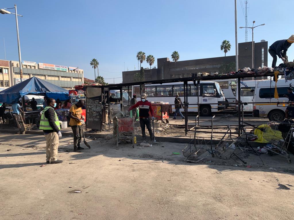 EMAeep's tweet photo. Clean up in Harare CBD, Charge office bus terminus under the Harare Waste Management Blitz. Activities under the operation include removal of waste dumps, litter picking, inspections, awareness roadshows.
#cleancities
#cleanupharare https://t.co/dgDOkyNXkg