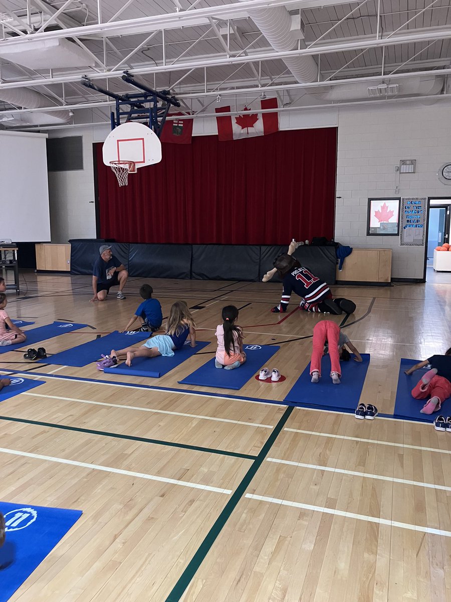 RSS_LSSD's tweet image. Sending our students off with self-care strategies for the summer. Thank you to @KamerinNault @TNYouthFDN #project11 #MickEMoose