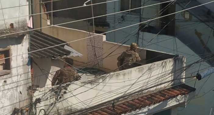 Depois eles falam que não entram nas casas da pessoas. Prova de que eles mentem. 
#operaçãonamaré