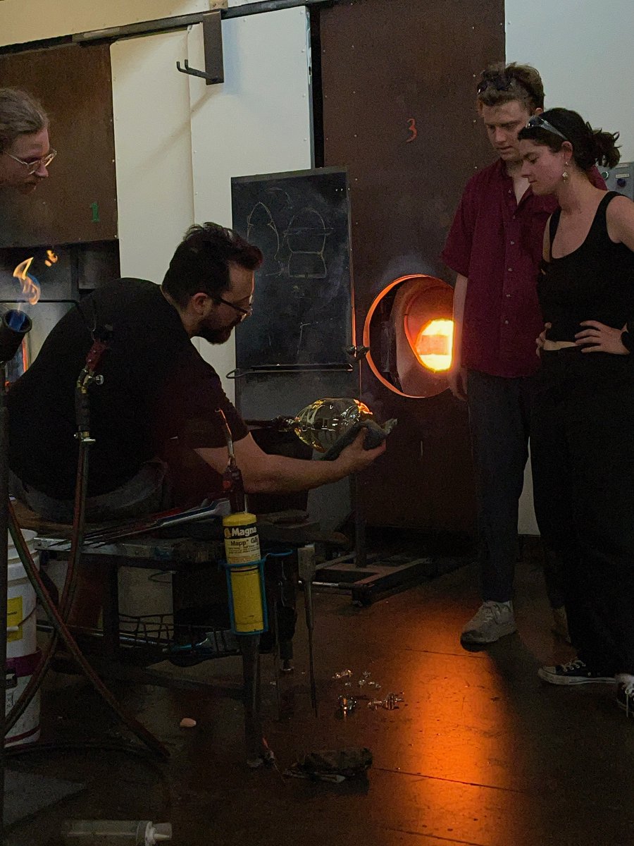 SSASummer's tweet image. Last week #SSASummerSchool students in Roy Parlour's glass class visited @pghglasscenter and @SCCPgh gaining inspiration from demonstrations, exhibits &amp;amp; lectures. They then crafted incredible pieces in class like stained glass earrings and an ornate glass &amp;amp; copper piece. 🎨