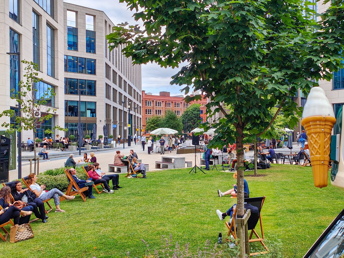 A bijout #WellingtonPacers today touring town then waterways wandering. Highlighting #Leeds2023 before finishing at the @wp_leeds lunchtime market - cheese, drinks and music!

Work at Wellington Place? Join us Thursdays 12:15 for a social explore of Leeds - beginners to veterans.