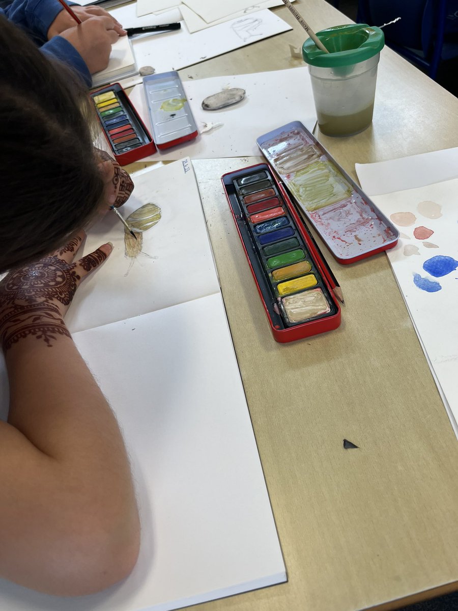We are all feeling very privileged to have had <a href="/etomlinson_art/">Eleanor Tomlinson</a> in Y6 today. Our 🐌 sketches and water colours were brilliant after some expert tips and tricks! #wclpsart