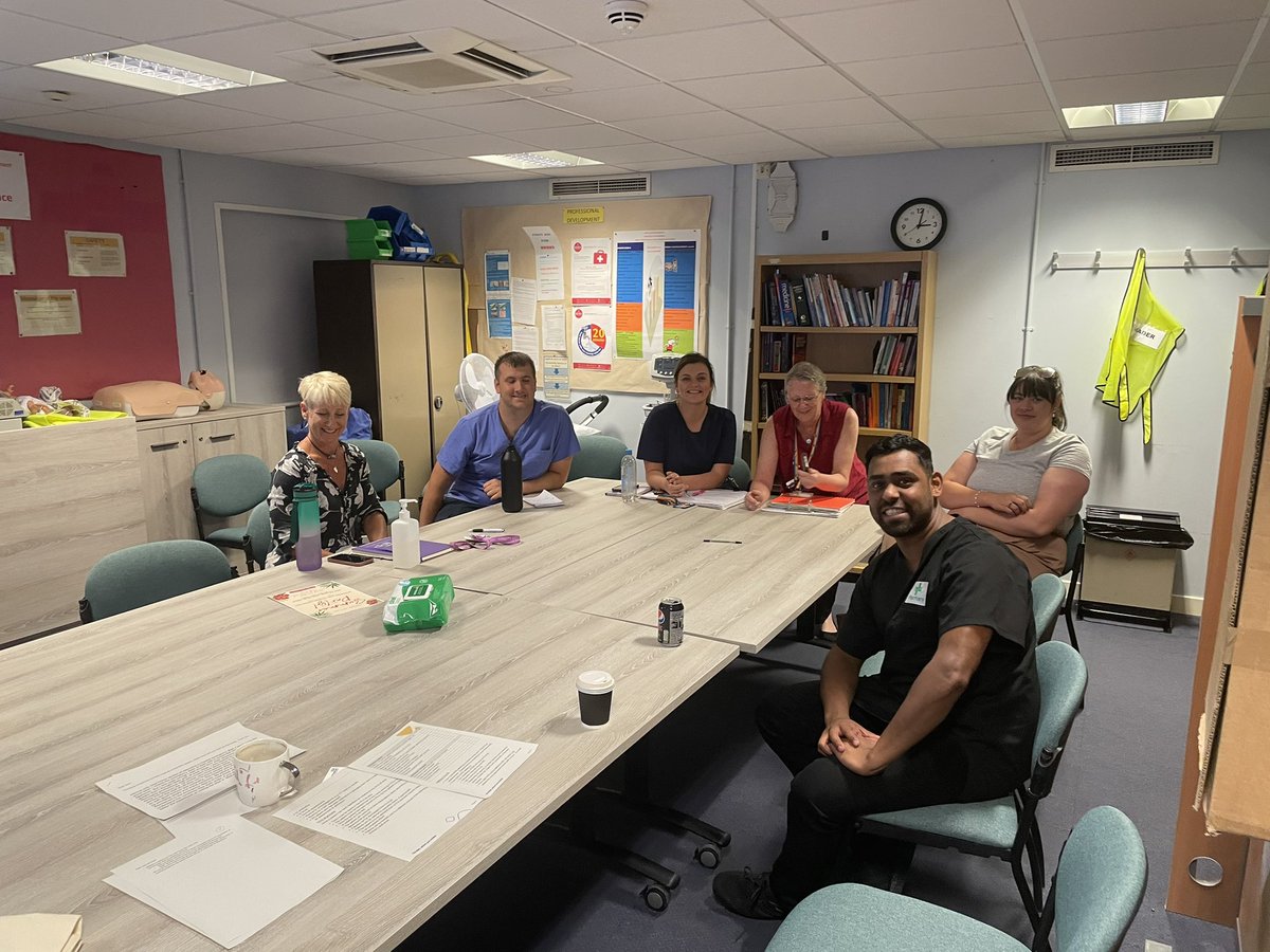 ed_bath's tweet image. Thanks to SSR Charlie today for leading our first monthly ‘Team ED forum’. Representation from all staff groups in person or virtually. Great way to share &amp;amp; improve communication amongst the team @RUHmedicine @LidgettSarah1 @thorn_thor519 @ChrisEJones84 @elise_denton #teamED