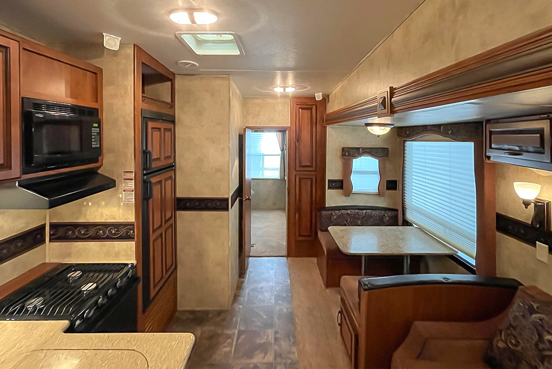 SylvanLakeRV's tweet image. 🚨NEW INVENTORY ALERT🚨
Introducing the stunning 2012 Keystone Laredo 321BH (Stock #5332), the ultimate family bunk model 5th wheel that will take your adventures to new heights!

sylvanlakerv.com/listings/2012-…

#PreOwnedRV #RVforsale #reddeeralberta #5thwheel #bunkmodel