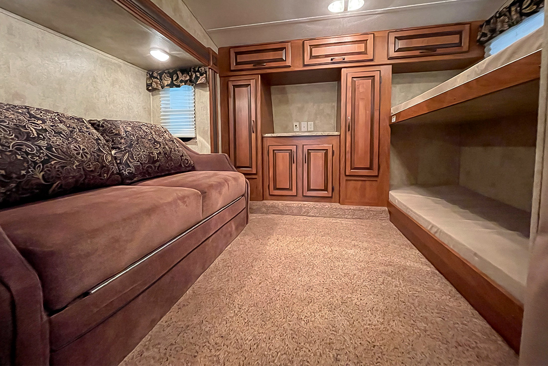 SylvanLakeRV's tweet image. 🚨NEW INVENTORY ALERT🚨
Introducing the stunning 2012 Keystone Laredo 321BH (Stock #5332), the ultimate family bunk model 5th wheel that will take your adventures to new heights!

sylvanlakerv.com/listings/2012-…

#PreOwnedRV #RVforsale #reddeeralberta #5thwheel #bunkmodel