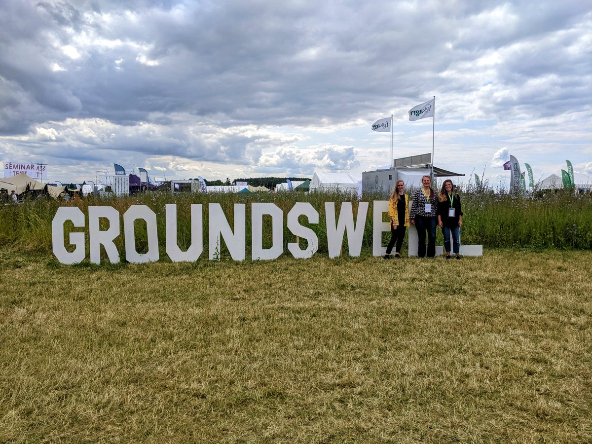Quick group photo of our SERG Social Science team at #Groundswell23 before setting off back home. But this is just the beginning! If you're a farmer and you're thinking about woodland creation or tree health, we would love to hear about your experiences 🧑‍🌾🌳