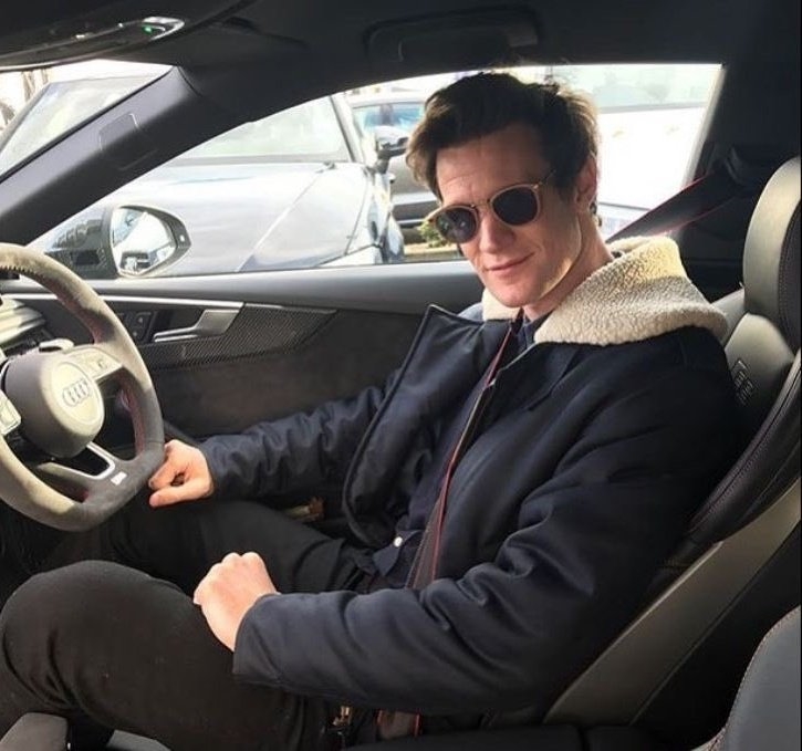 'Get in.'

*jumps at his face 🐈‍⬛

#MattSmith
