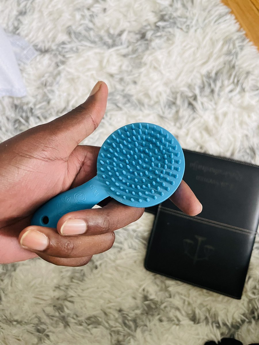 Someone saw me with this—which I use to comb my hair—and called it “a bum scratcher”. Oh my gaaad you move with a bum scratcher, she said. 😂🤣 I immediately thought about <a href="/AnitahAmong/">Anita Annet Among</a>’s half bleached bums. The iron sheets thief.