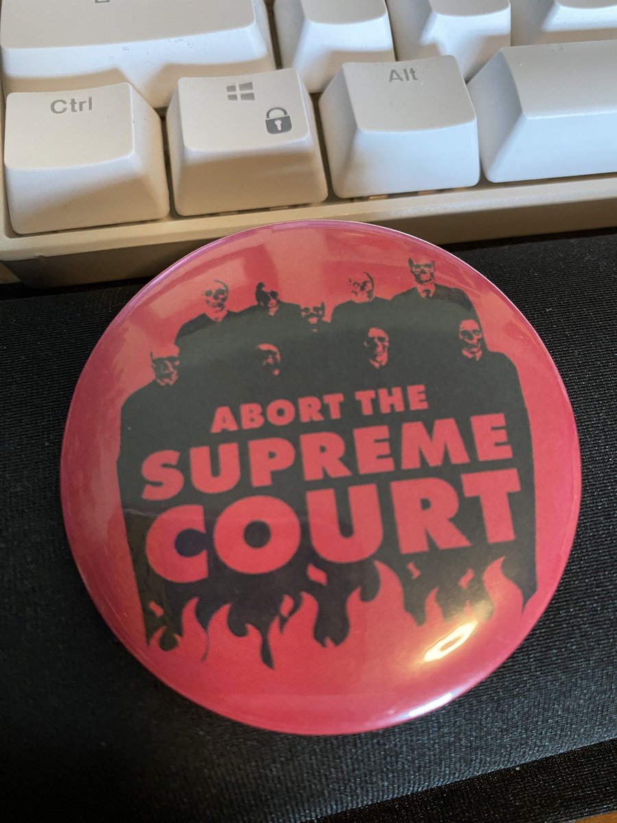 roanokemarxist's tweet image. Dear Supreme Court,  

(courtesy of @PeaceLandThread)