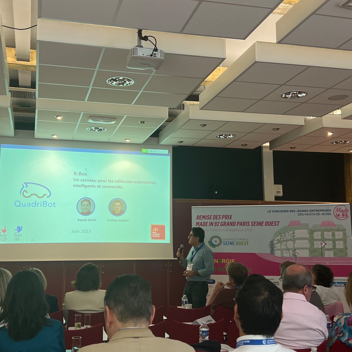 SeineOuest's tweet image. 🔴En live #Madein92  | Les pitchs | Cristian Sandu pitch pour Quadribot, à @VilledeMeudon. Quadribot se présente comme un cerveau pour les véhicules autonomes, intelligents et connectés, dans la catégorie Prix Innovation ou Mobilité