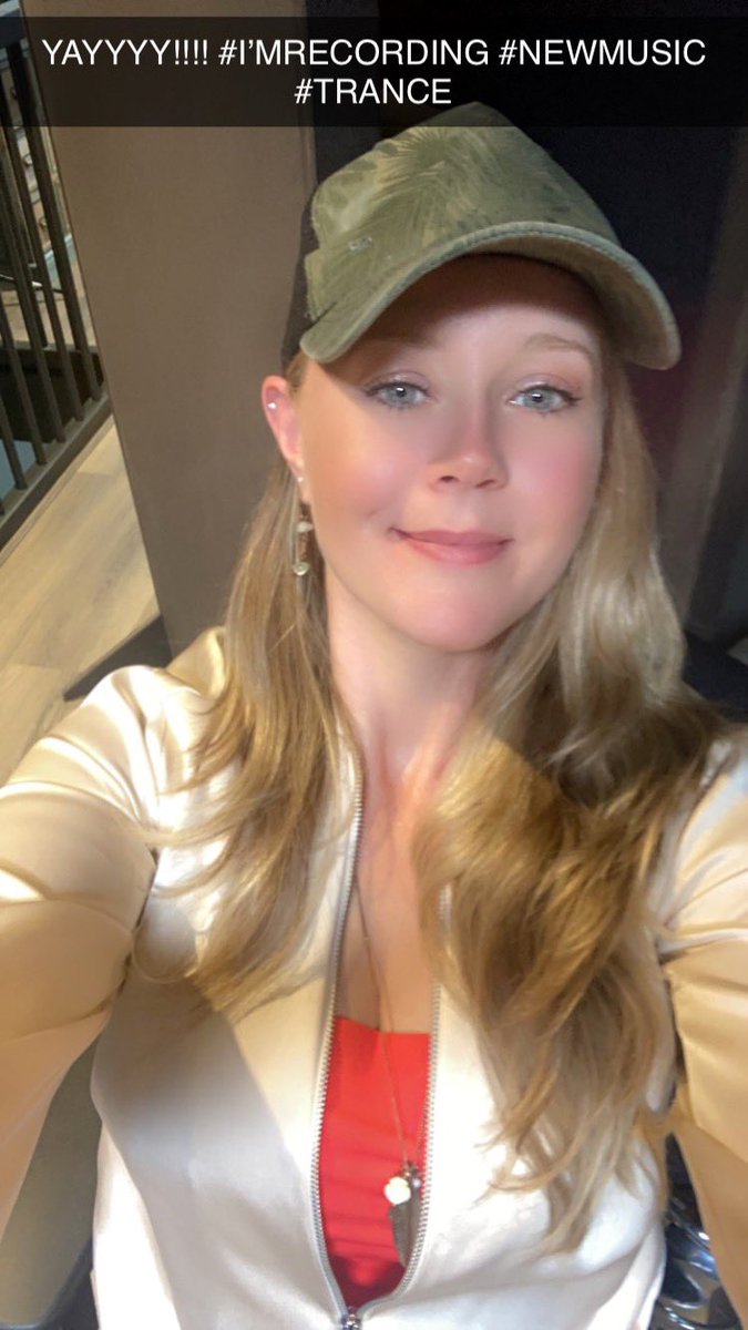 SLynnTrance's tweet image. Yayyy!!! I’m in the Netherlands again with the AMAZING @RazNitzan and we have just had thee best time recording all of our NEW TRACKS and simply cannot wait to share them you my friends!!!  #NEWMUSIC #OUTSOON #SINGER #TRANCE #STUDIO @SarahLynnTrance 
Best wishes and love❤️🙌🏻🥰🙏🏻