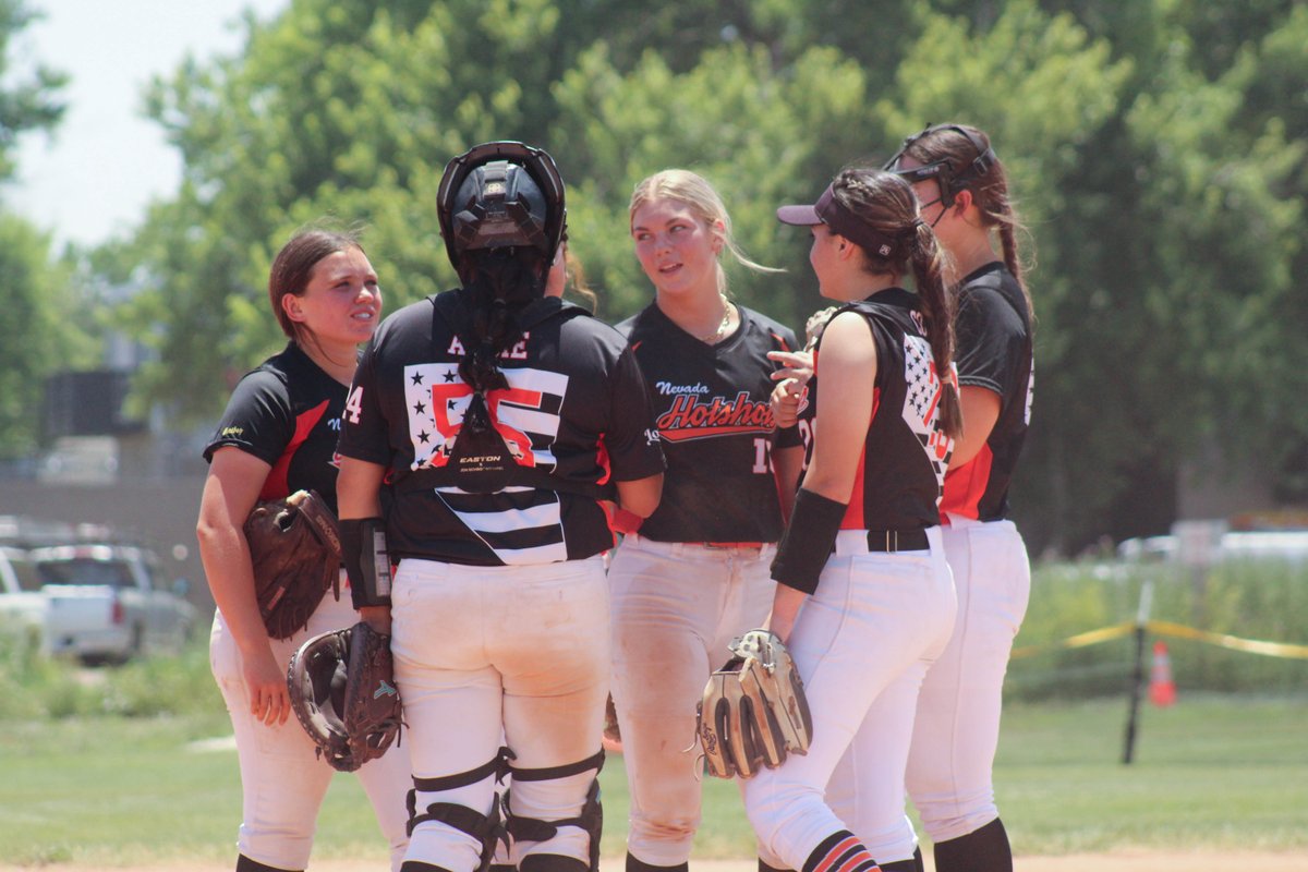 .<a href="/NVhotshotsGooch/">Firecrackers NV Battle Born-Gooch</a> put on an offensive clinic with a 21-7 victory >>> triplecrownsports.co/3JZHVz9