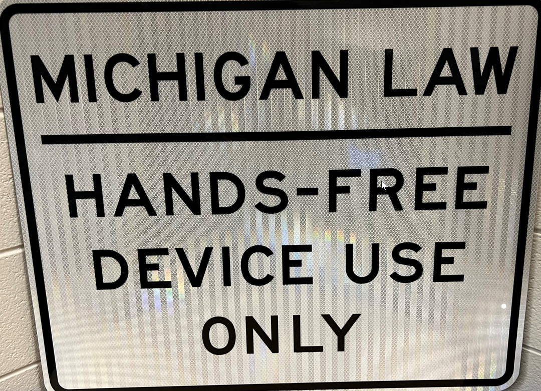 Michigan DOT on Twitter "MDOT installs HandsFree Device Use signs