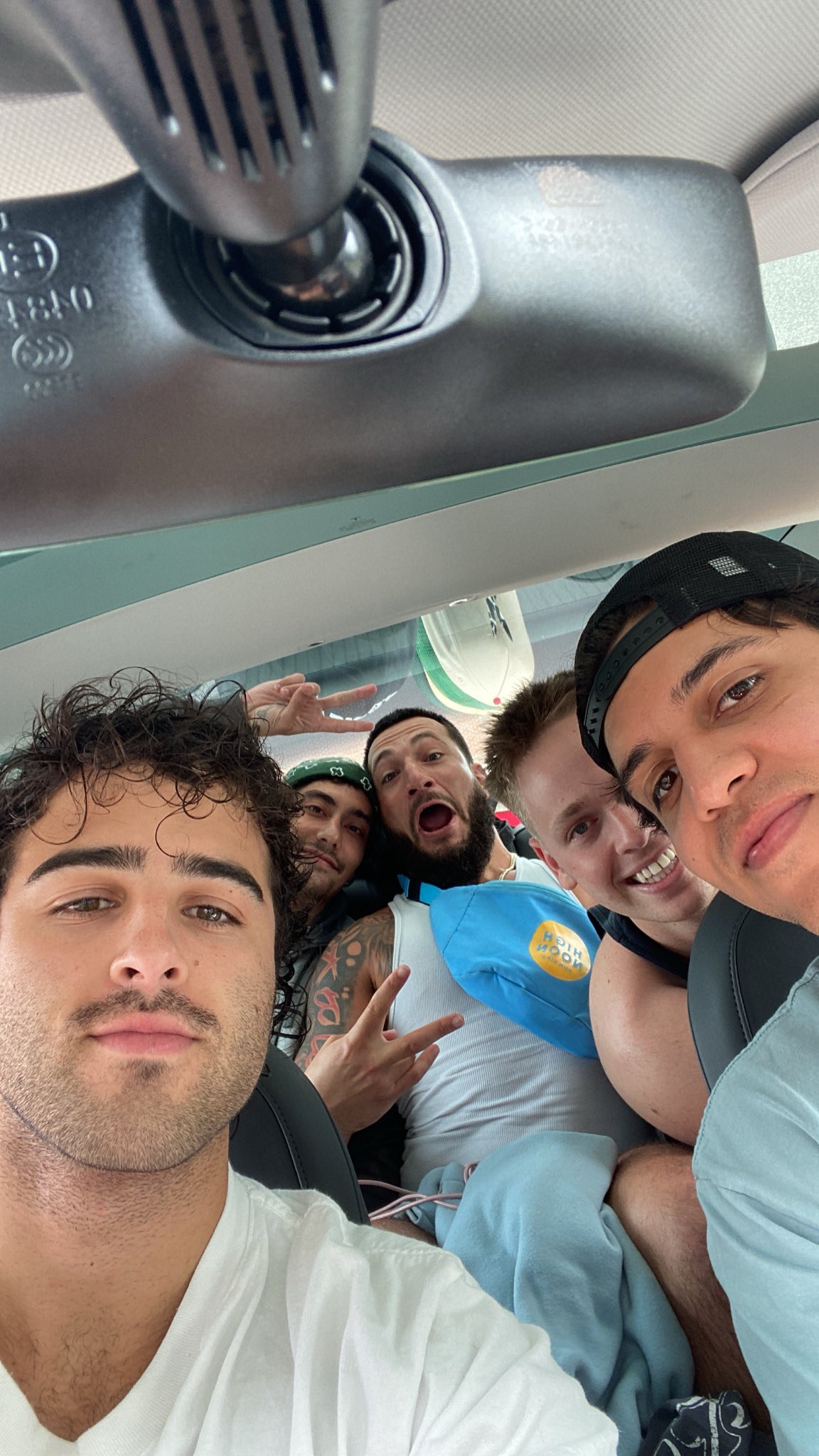 Nicholas (@nicknayersina) / Twitter