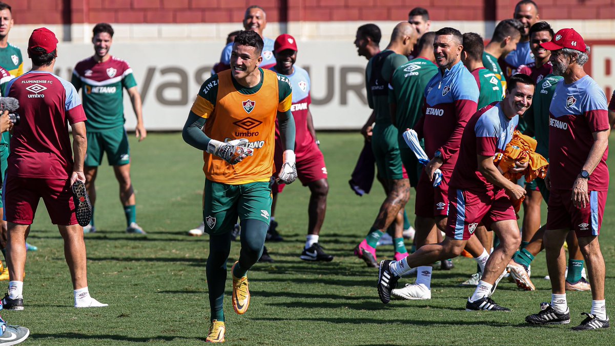 FluminenseFC's tweet photo. Se é aniversário tem corredor 🤝

📸: Marcelo Gonçalves/FFC https://t.co/sOCHoCzi0Q