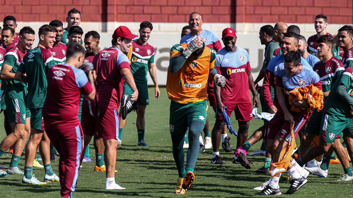 FluminenseFC's tweet photo. Se é aniversário tem corredor 🤝

📸: Marcelo Gonçalves/FFC https://t.co/sOCHoCzi0Q
