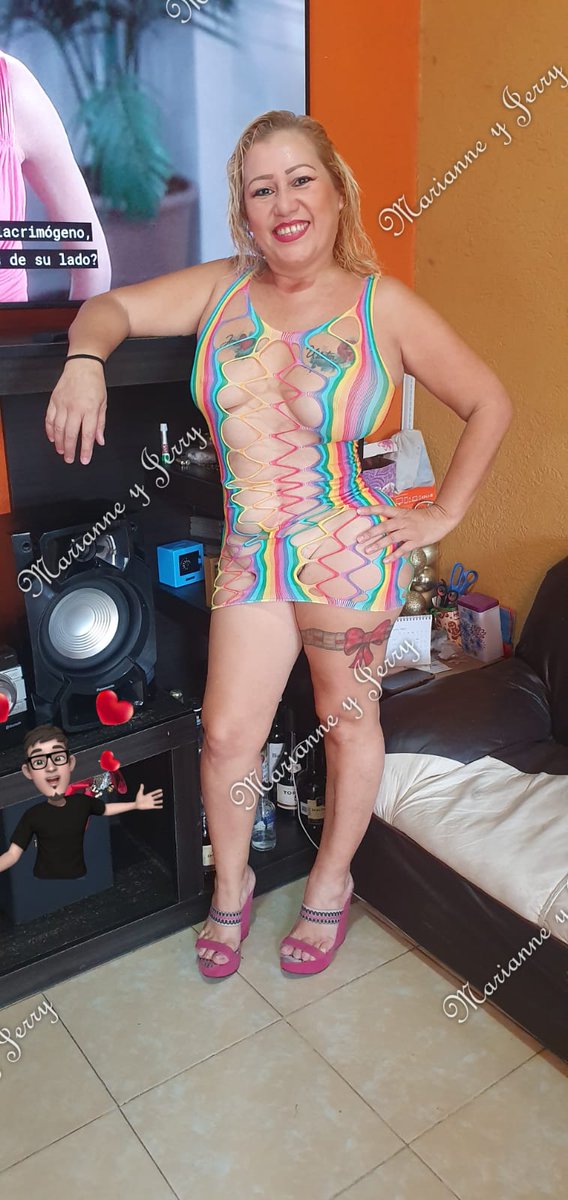 Marpely's tweet photo. Lindo y húmedo día mis amores 🤭 (de las 2 humedades eh? 💦⛈) pues ese día que estrené el trajecito de colores, alguien me invitó a ver Netflix y dije pos de aquí  soy, sólo que no sé ni que película pasaron 😋, por qué sería? Les gusta ver Netflix o lo otro? 🍑💦, que dicen? https://t.co/AZeQuFFImE