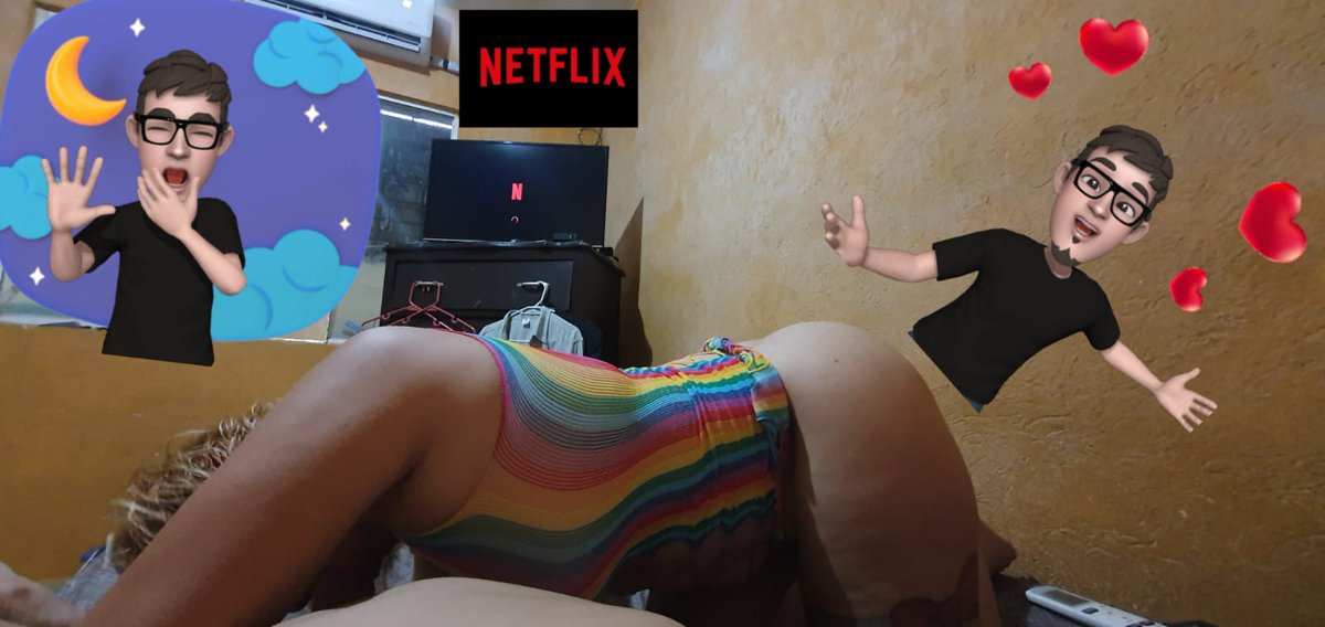 Marpely's tweet photo. Lindo y húmedo día mis amores 🤭 (de las 2 humedades eh? 💦⛈) pues ese día que estrené el trajecito de colores, alguien me invitó a ver Netflix y dije pos de aquí  soy, sólo que no sé ni que película pasaron 😋, por qué sería? Les gusta ver Netflix o lo otro? 🍑💦, que dicen? https://t.co/AZeQuFFImE