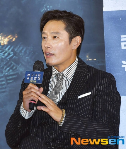 pannchoa's tweet photo. Lee Byung Hun refrains from commenting on affiliation with TOP's casting in Squid Game after Lee Jung Jae refuted his involvement
https://t.co/ypOJi9d8Jn https://t.co/2pNWryapds