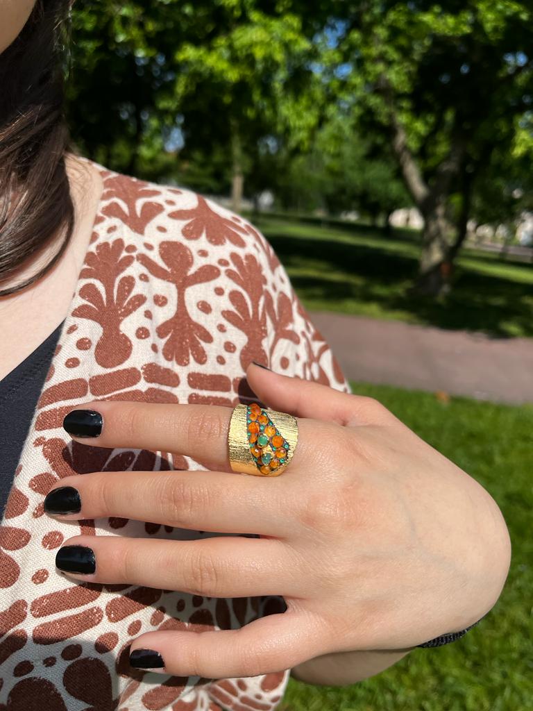 ✨🌟 Discover the enchanting allure of our vintage-inspired ring, adorned with mesmerizing carnelian and ruby gemstones. Elevate your style and nurture your well-being with this captivating combination.  #VintageJewelry #SilverStatement #MustHaveJewelry

#Shinewhereveryougoto