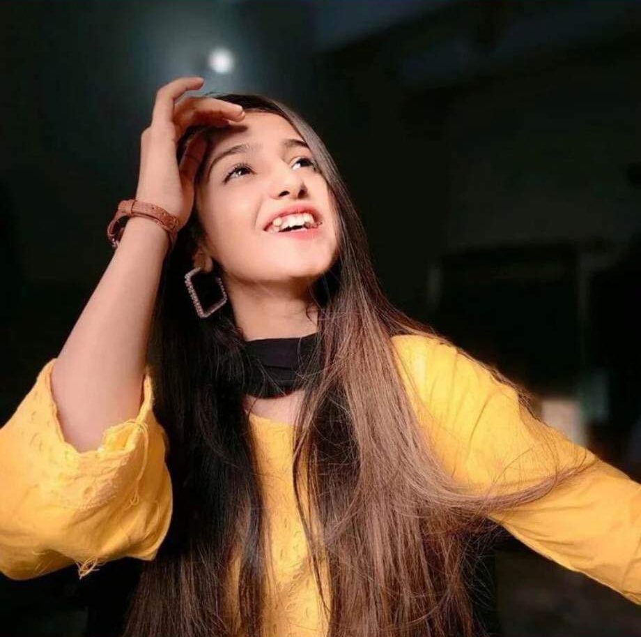 1Aliyakhan's tweet photo. EiD viBs 🤍
2023🌺
#Rewt 
#likes_Plz 🥺 https://t.co/ye0sObMdps