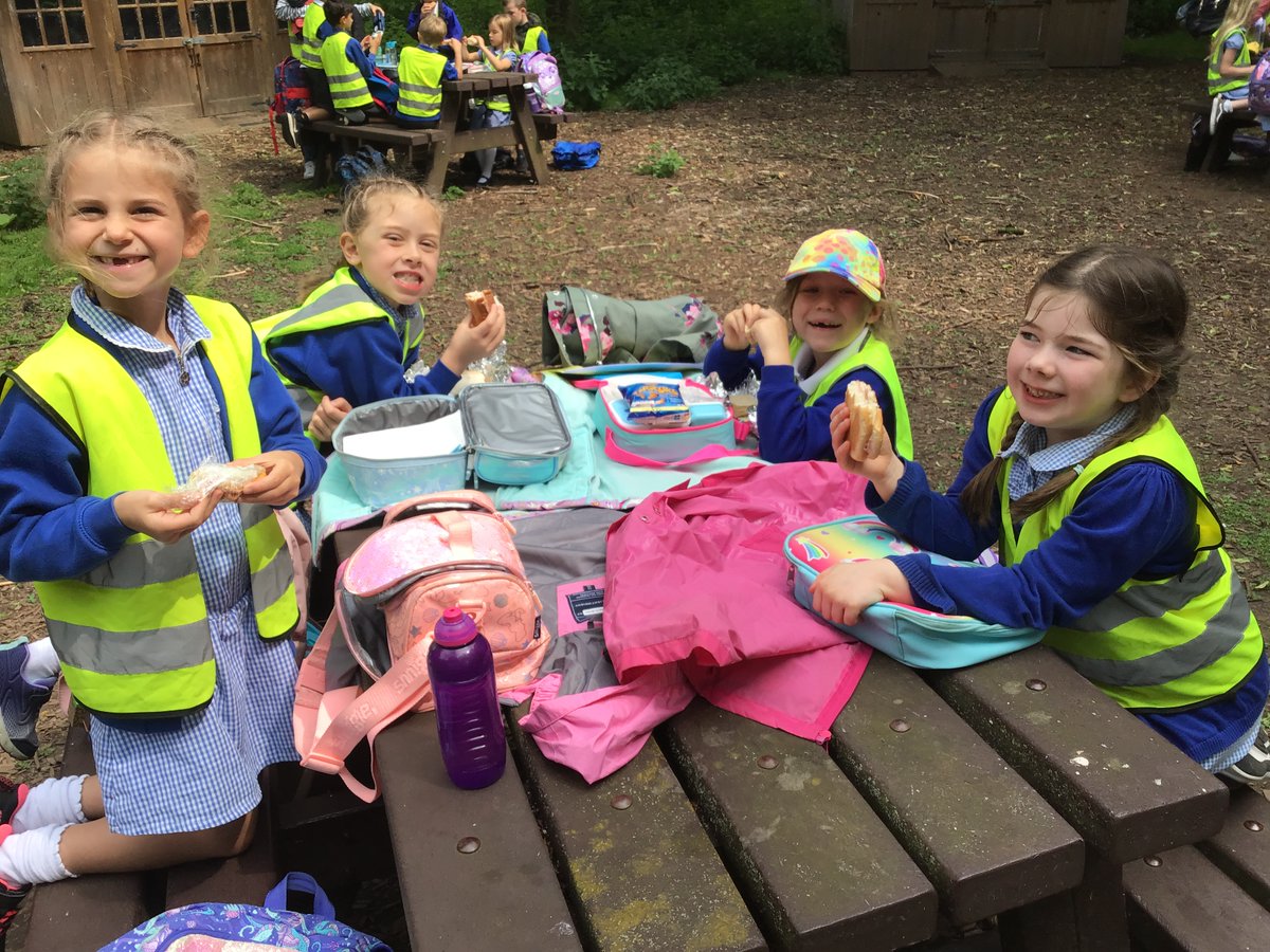 Shadwell Class 2 children enjoyed a super day out at Lotherton Hall, we met Florence Nightingale and helped her pack her suitcase for Crimea before learning about how to bandage the wounded soldiers in the teddy bear hospital! 🏥