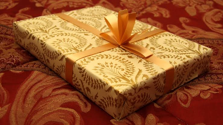 Mysize322830's tweet photo. Mere ek friend ne mujhe eid me gift Diya hai
Kya ho sakta hai iske ander  bata sakte ho mujhe. https://t.co/9rK7yAtJQ4