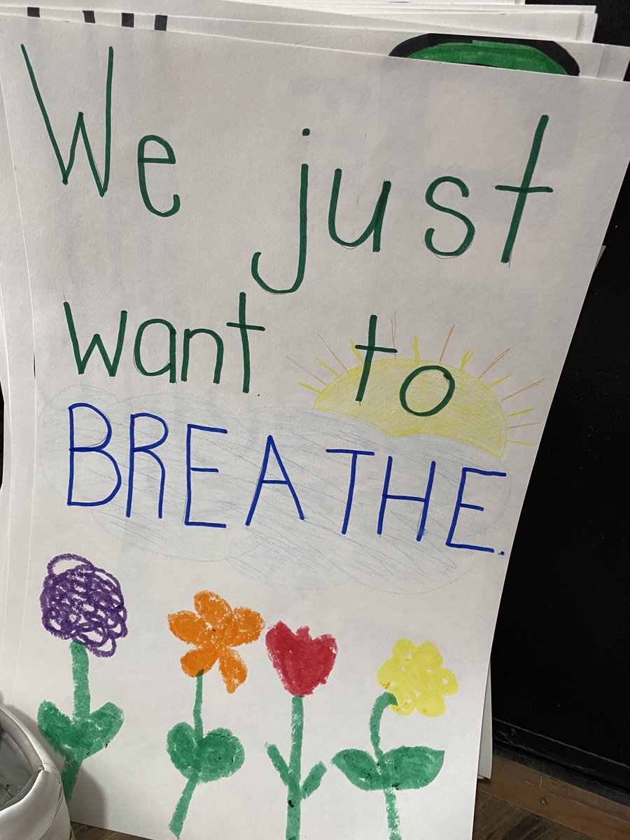 PhillyDSA's tweet image. Have you been outside today? The Corsi-Rosenthal boxes we build for Philly schools help filter out toxins, including from wildfire smoke.

Our Safe Air Campaign is testifying at the school board meeting today to demand CR boxes in every classroom. 

📍440 N Broad St, 4pm.