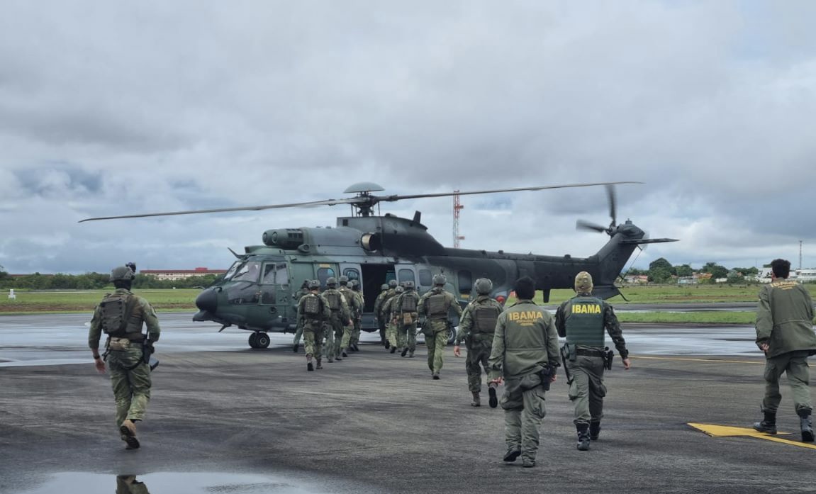 cma_exercito's tweet photo. 🚁A Operação #ÁgataFronteiraNorte trabalha sem parar para proteger a Terra Indígena #Yanomami contra ilícitos ambientais. 

🔰As #ForçasArmadas estão preparadas para enfrentar qualquer desafio e têm um histórico de combate a crimes e apoio às comunidades indígenas 

#Amazônia https://t.co/sYmDLIT977