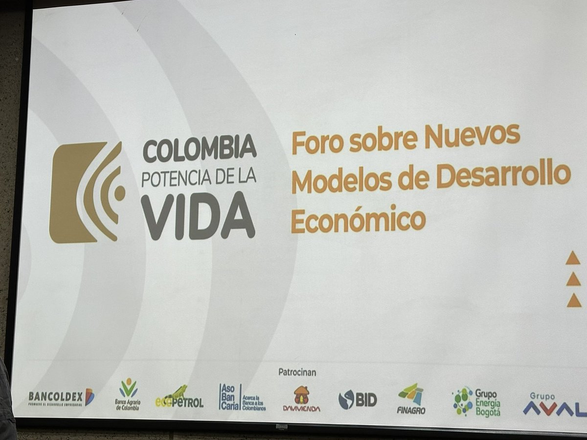 July_ossa's tweet image. Hoy estamos con @Bancoldex apoyando el Foro sobre nuevos modelos de desarrollo económico y aprendiendo con el profesor @paulkrugman