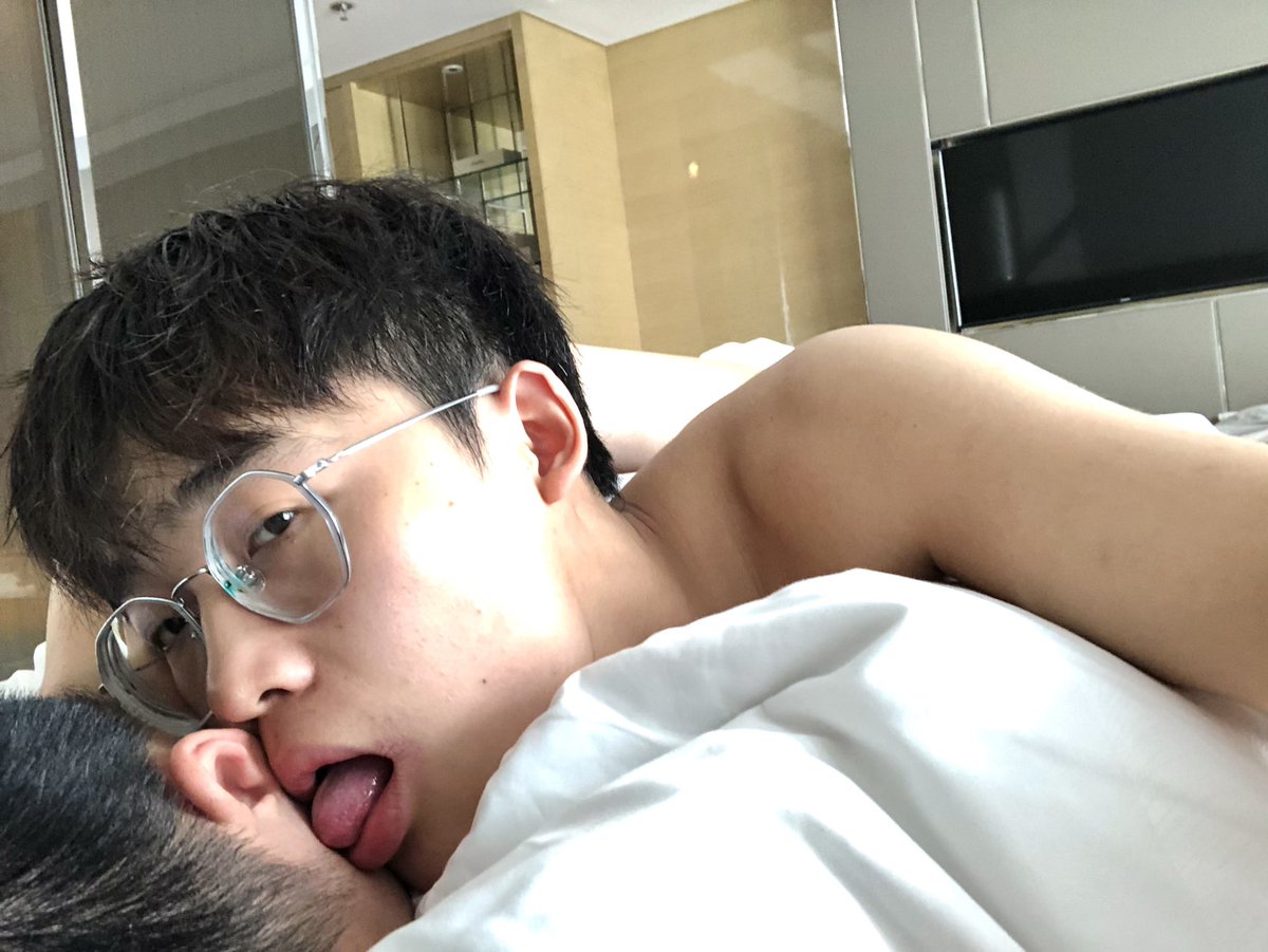 跟情人约会去了