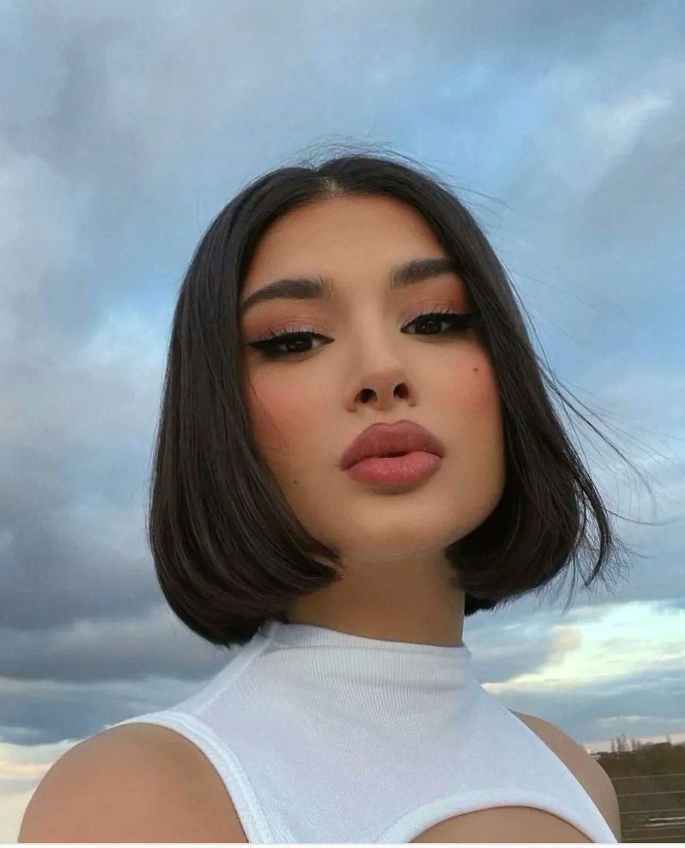 Still one of the chicest looks of the year, the bob and lob cuts are fun, sophisticated and surprisingly low maintenance. It’s a classic style that strike the perfect balance between short and long. Here’s some inspo for your next trip to the salon! buff.ly/3A3OWrc