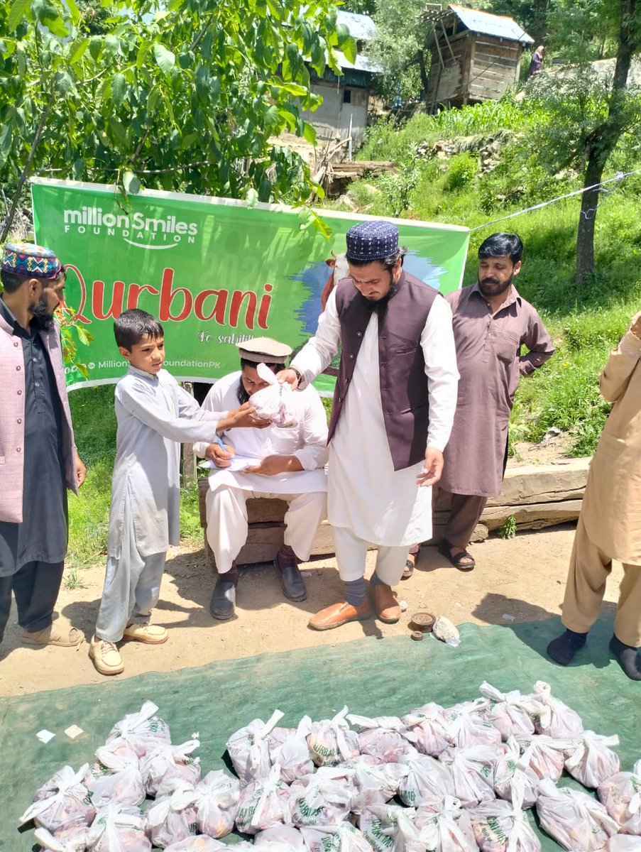 MSfoundationPK's tweet photo. Qurbani in Surgan Village, Neelum Valley and Meat distributed among 400+ families with your contributions.

Thank you for your love, support and prayers for our brothers & sisters. You ALL have been a reason of spreading "Smiles for Humanity" in Neelum Valley.

 #QurbaniwithMSF #SmilesforHumanity #MillionSmilesFoundation #NeelumValley